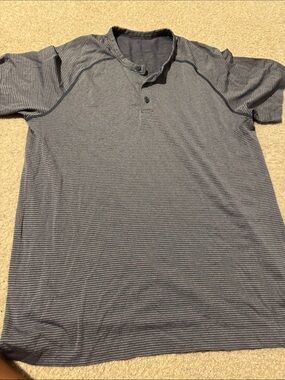 lululemon athletica Men's Navy Micro-Striped Henley Polo